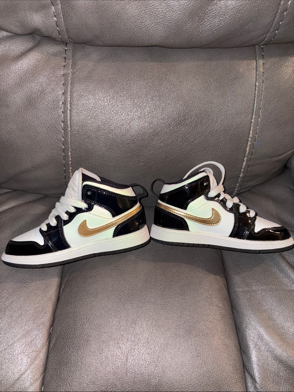 Nike Kids White Black Gold High-Top Sneakers Air Jordan - Picture 6 of 9